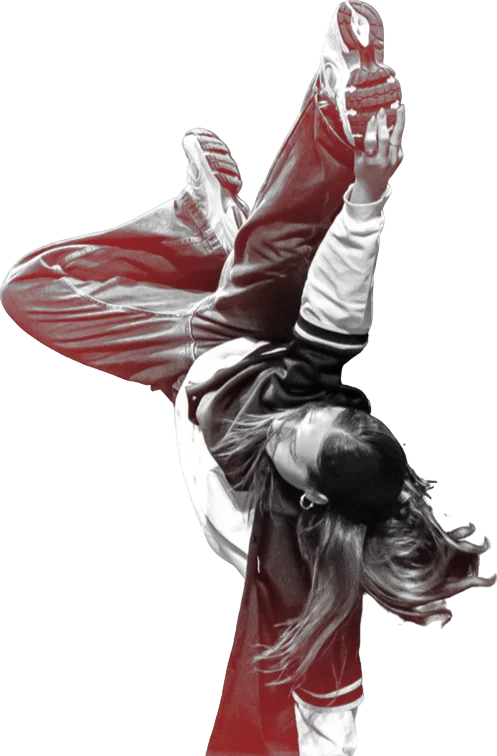 Imagem representando uma dançarina executando um movimento acrobático de dança urbana, demonstrando força, equilíbrio e expressão corporal. Na Follow Dance, os alunos desenvolvem técnica, criatividade e confiança através de aulas adaptadas a diferentes idades e níveis.